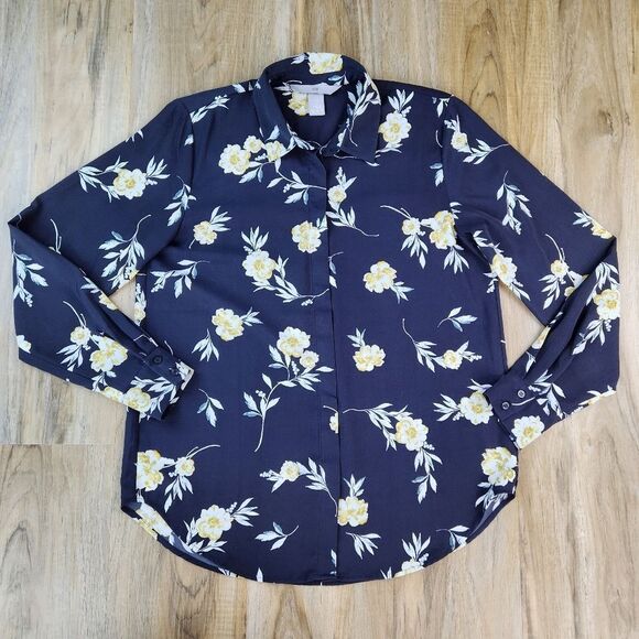 ☔️🩵H&M Gray Floral Buttoned Front Long Sleeve Top Size 4 - Picture 2 of 10